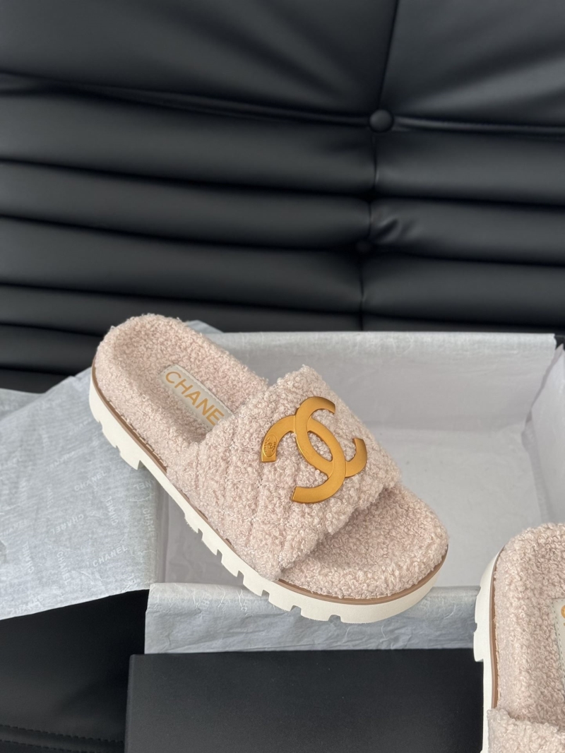 Ch**el slippers